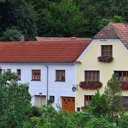 Weingut Piewald Apartamento Gut am Steg Exterior foto
