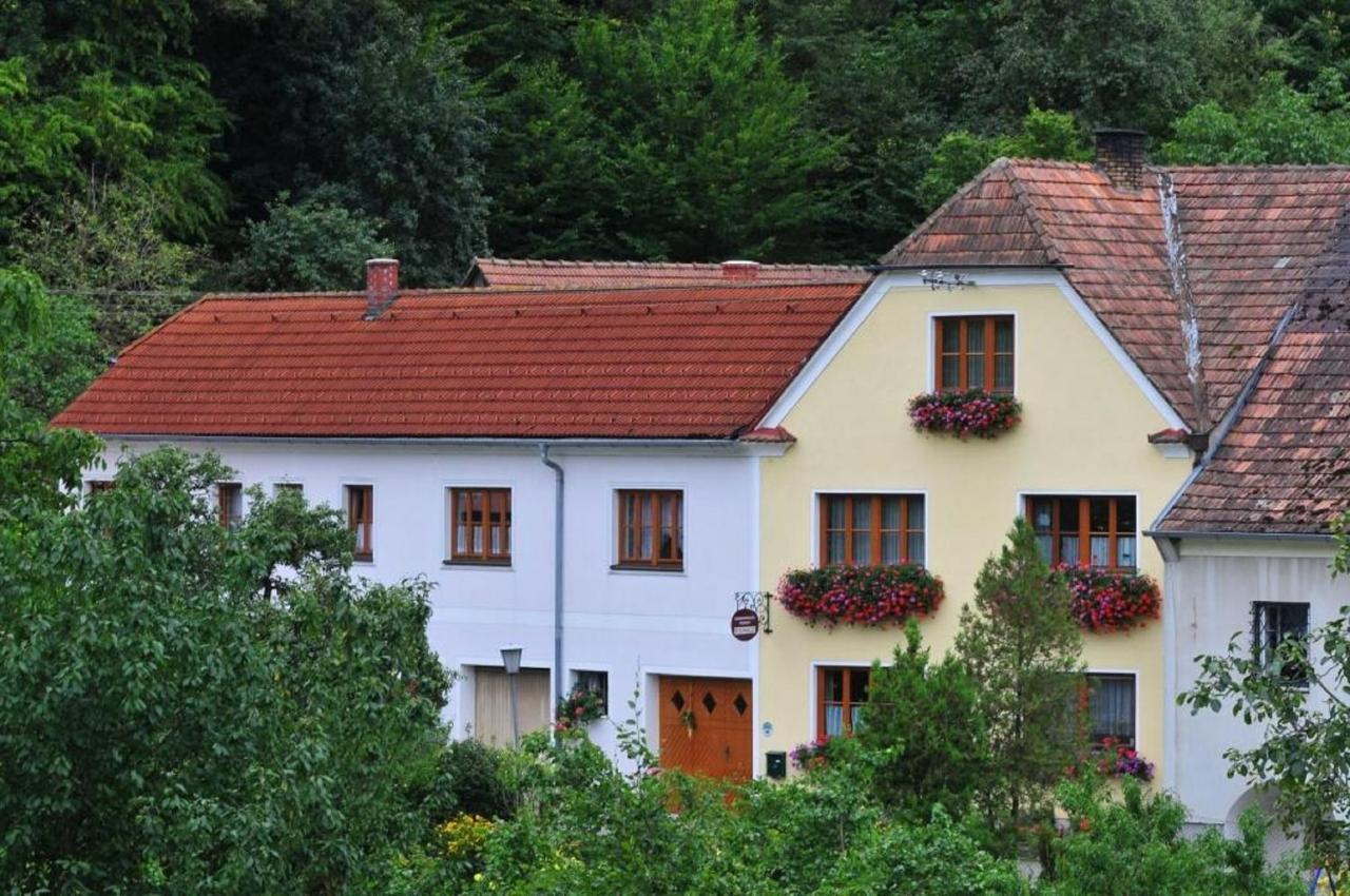 Weingut Piewald Apartamento Gut am Steg Exterior foto