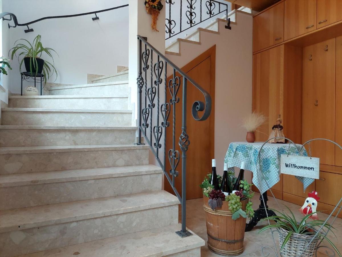 Weingut Piewald Apartamento Gut am Steg Exterior foto